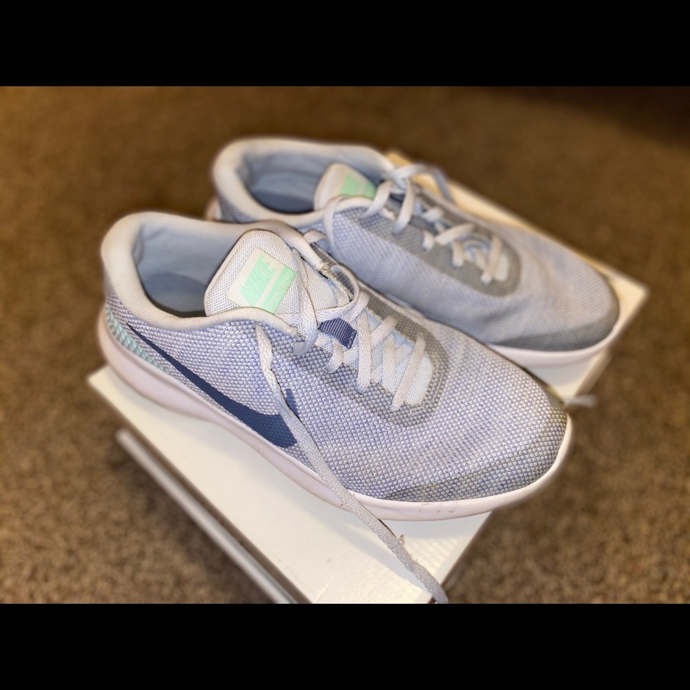 Nike FLEX running shoes dynamic heel design - Picture 6 of 9